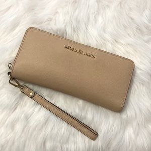 Blush Tan Michael Kors Jet Set Wallet